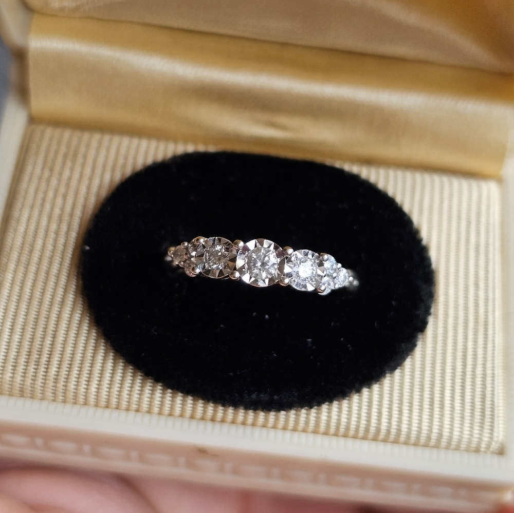 New. 10k white gold diamond band ring size 7 1/4. Stamped 10k. Genuine graduated